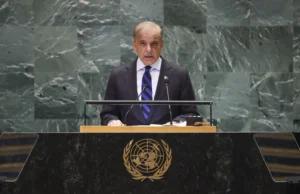 اقوام متحدہ جنرل اسمبلی سے خطاب کے دوران وزیراعظم کا جذباتی انداز، ڈائس پر مکّے برسادیے