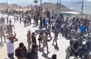 مقبوضہ کشمیر کے علاقے لداخ میں پُرتشدد مظاہرے، 4 افراد ہلاک، بی جے پی کا دفتر نذرِ آتش