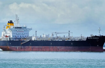 قزاقوں نے صومالیہ کے قریب تیل بردار بحری جہاز پر قبضہ کرلیا